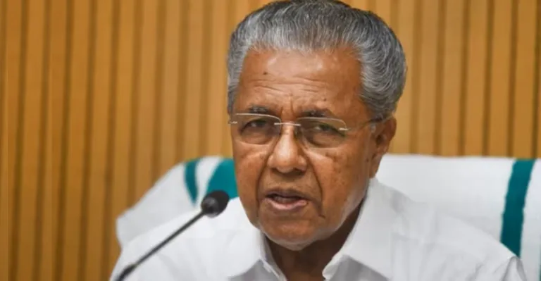 മുഴുവൻ സർക്കാർ വകുപ്പുകളും പ്രവാസികൾക്കായി പ്രത്യേകം ഓൺലൈൻ സേവനങ്ങൾ നൽകണമെന്ന് മുഖ്യമന്ത്രി