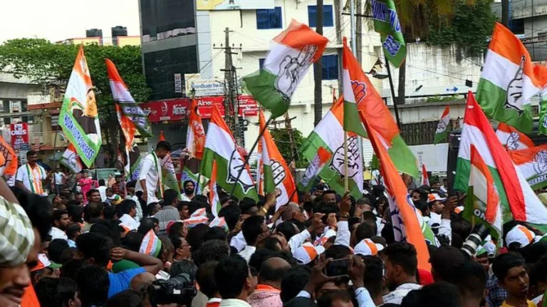 കർണാടക ആദ്യ ഫലസൂചന: പോസ്റ്റൽ വോട്ട് എണ്ണി കഴിയുമ്പോൾ കോൺഗ്രസ് മുന്നിൽ