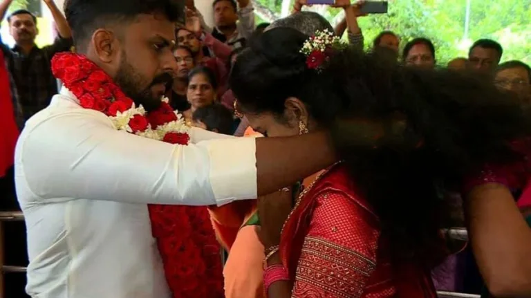 വിവാഹത്തലേന്ന് അച്ഛൻ കൊല്ലപ്പെട്ടതിനെ തുടർന്ന് മാറ്റിവച്ച വിവാഹം നടന്നു.