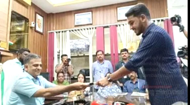 പുതുപ്പള്ളി ഉപതെരഞ്ഞെടുപ്പ്: ജെയ്ക് സി.തോമസ് നാമനിര്‍ദേശ പത്രിക സമര്‍പ്പിച്ചു