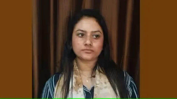 ആദ്യം സുഹൃത്തായ യുവതിയെ ബലാത്സംഗം ചെയ്യാൻ സഹായിച്ചു, പിന്നെ പരാതി നൽകാനും; കണ്ണൂർ സ്വദേശിനി അറസ്റ്റിൽ