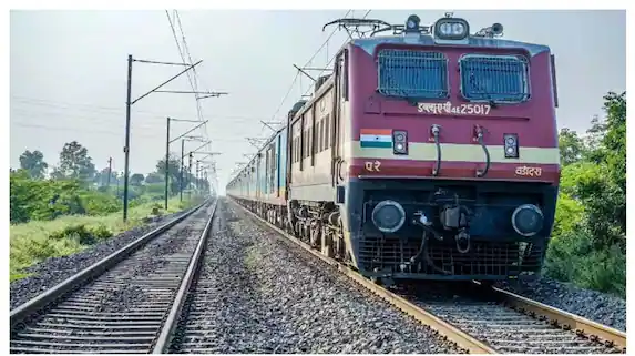 കനത്ത മഴ; ട്രെയിന്‍ സമയത്തില്‍ മാറ്റം വരുത്തി റെയില്‍വെ