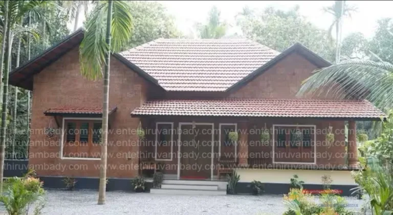 സിനിമാ ചിത്രീകരണത്തിനായി സെറ്റ് അല്ല, യഥാര്‍ഥ വീട്; താക്കോല്‍ കൈമാറി സുരേഷ് ഗോപി