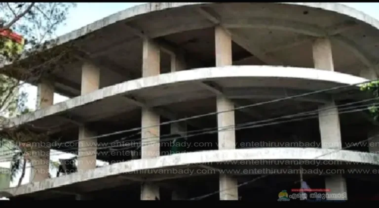 മള്‍ട്ടി ലെവല്‍ മോഡുലര്‍ കാര്‍ പാര്‍ക്കിംഗില്‍ “കുരുങ്ങി’ നഗരത്തിലെ ആദ്യ പാര്‍ക്കിംഗ് പ്ലാസ