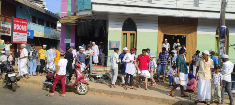 പെരുന്നാൾ നിറവില്‍ സംസ്ഥാനം; ഗൾഫിലും ഇന്ന് ചെറിയ പെരുന്നാൾ നാളെ