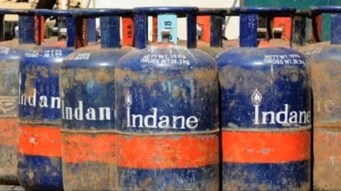പാചകവാതക വില കുറച്ചു; വാണിജ്യാവശ്യങ്ങള്‍ക്കുള്ള സിലിണ്ടറിന് 30.50 രൂപ കുറഞ്ഞു
