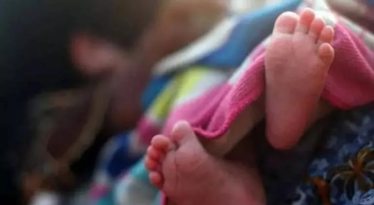 കോഴിക്കോട് വീട്ടിനുള്ളിൽ മരിച്ച നിലയിൽ കണ്ടെത്തിയ ഒന്നര വയസ്സുകാരിയുടെ പോസ്റ്റ്മോർട്ടം ഇന്ന്
