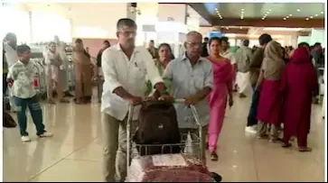 കരിപ്പൂരിൽ എയർ ഇന്ത്യ എക്സ്പ്രസിന്റെ 12 സർവീസുകൾ റദ്ദാക്കി; യാത്രക്കാർ‌ പെരുവഴിയിൽ