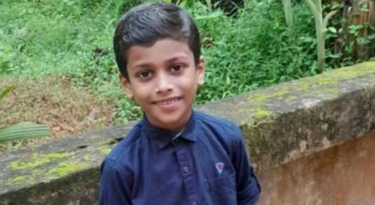 അയല്‍വീട്ടിലെ റിമോട്ട് ഗേറ്റില്‍ കുടുങ്ങി 9 വയസുകാരൻ മരിച്ച സംഭവം; വിവരമറിഞ്ഞ മുത്തശ്ശി കുഴഞ്ഞുവീണു മരിച്ചു