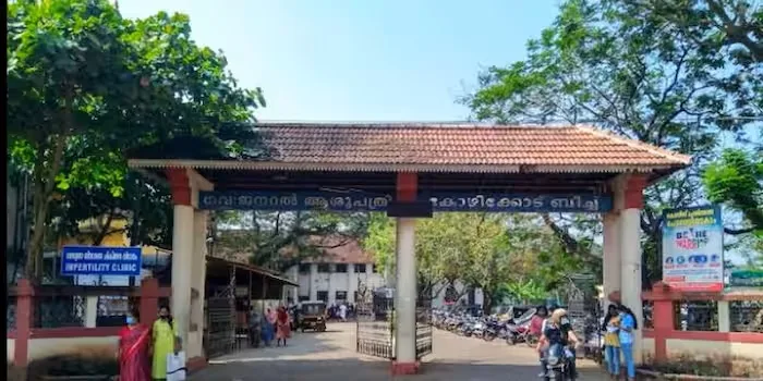 കോഴിക്കോട് ബീച്ച് ആശുപത്രിയിൽ പെൺകുട്ടിയെ പീഡിപ്പിച്ച സംഭവം: ഫിസിയോ തെറാപ്പിസ്റ്റിനെ സസ്പെൻഡ് ചെയ്തു