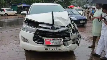 പ്രതിപക്ഷ നേതാവ് വിഡി സതീശൻ സഞ്ചരിച്ച കാര്‍  അപകടത്തിൽപെട്ടു