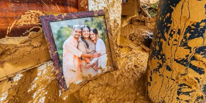 ധീരജും സഹോദരിമാരും സുരക്ഷിതർ, തെറ്റായ വിവരത്തോടെ ഈ ചിത്രം ഇനിയും പ്രചരിപ്പിക്കരുതേ…