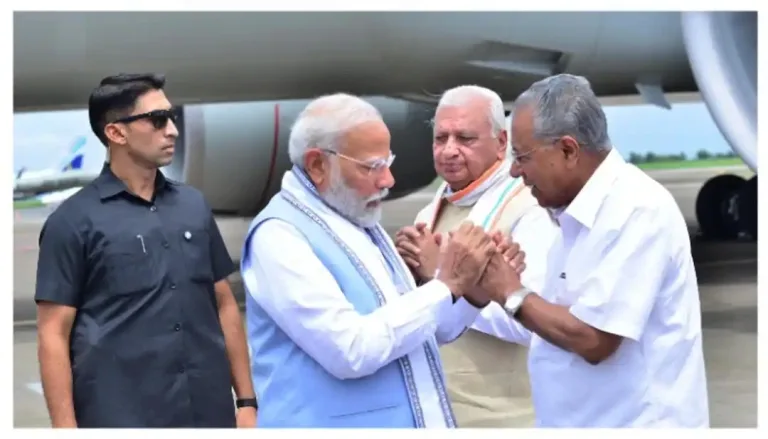 പ്രധാനമന്ത്രി കേരളത്തില്‍; സ്വീകരിച്ച് മുഖ്യമന്ത്രിയും ഗവര്‍ണറും, വയനാട്ടിലേക്ക് തിരിക്കും