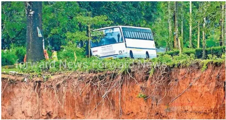 മടങ്ങാൻ വഴിയില്ലാതെ ചൂരൽമലയുടെ ബസ്; വർഷങ്ങളായി രാത്രിയിൽ ഓടുന്ന അവസാന ബസ്