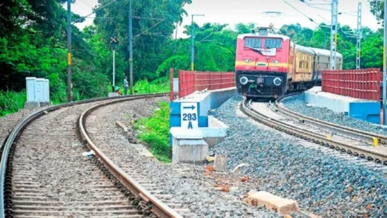യാത്ര നിരക്ക് വർധിപ്പിച്ച് റെയിൽവേ; പുതിയ നിരക്ക് ഇങ്ങനെ