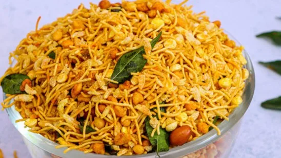 മിക്സ്‌ചറിൽ അനുവദനീയമല്ലാത്ത കൃത്രിമ നിറംചേർക്കൽ വ്യാപകം; കടകൾക്കെതിരെ നടപടി