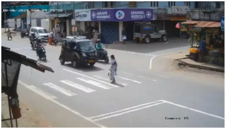 സീബ്രാ ക്രോസിങിലൂടെ റോഡ് മുറിച്ചുകടക്കുകയായിരുന്ന വീട്ടമ്മയെ ബൈക്ക് ഇടിച്ചുവീഴ്ത്തി; ഗുരുതര പരിക്കുകൾ