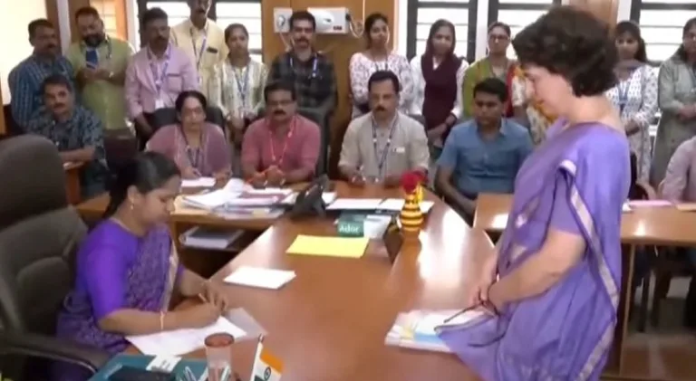 പ്രിയങ്കാ ഗാന്ധി നാമനിർദ്ദേശ പത്രിക സമർപ്പിച്ചു