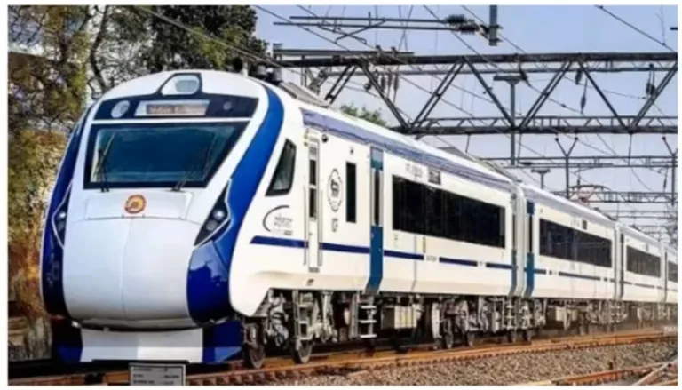 ട്രാക്കിലേക്ക് വാഹനം കയറി; ദുരന്തത്തിൽ നിന്ന് തലനാരിഴയ്ക്ക് രക്ഷപ്പെട്ട് തിരുവനന്തപുരം-കാസർകോട് വന്ദേഭാരത്