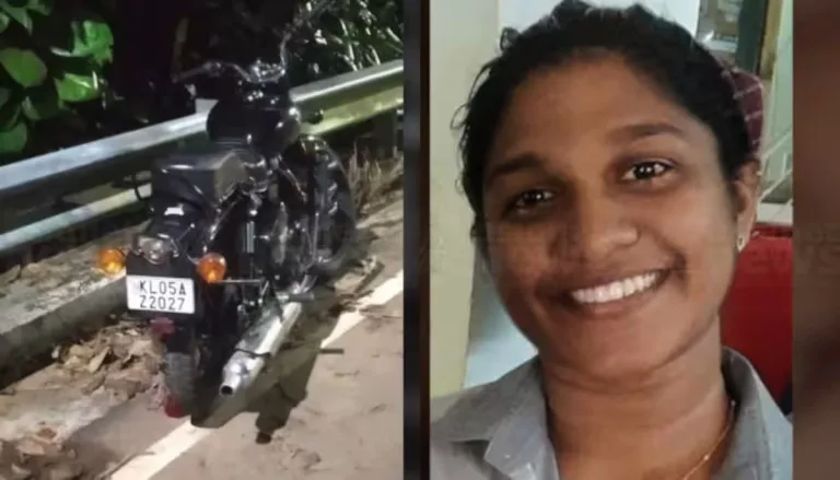 നിയന്ത്രണം വിട്ട് ബുള്ളറ്റ് വൈദ്യുതി പോസ്റ്റിലിടിച്ചു; ബൈക്ക് ഓടിച്ച 20കാരിക്ക് ദാരുണാന്ത്യം, അപകടം കോട്ടയത്ത്