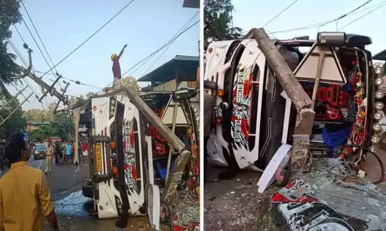 നിയന്ത്രണം വിട്ട ടൂറിസ്റ്റ് ബസ്സ് വൈദ്യുതി പോസ്റ്റിലിടിച്ച് മറിഞ്ഞു.