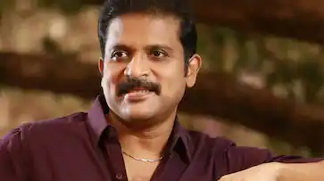 പോക്സോ കേസ്; നടൻ കൂട്ടിക്കൽ ജയചന്ദ്രൻ പൊലീസ് സ്റ്റേഷനിൽ ഹാജരായി