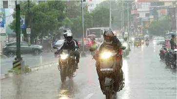 ശക്തമായ മഴയ്ക്ക് സാധ്യത, മൂന്ന് ജില്ലകളിൽ ബുധനാഴ്ച യെല്ലോ അലർട്ട്;