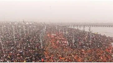 മഹാ കുംഭമേള 2025; രണ്ടാം ദിനം തീർത്ഥാടകരെ വിസ്മയിപ്പിച്ച് നാ​ഗ സന്യാസിമാർ.