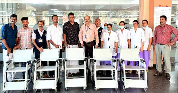 കോഴിക്കോട് മെഡിക്കൽ കോളജിലേക്ക് വീൽ ചെയറുകൾ നൽകി ഐമിഷ് പ്രൈവറ്റ് ലിമിറ്റഡ്