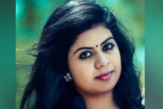 നൃത്തപരിപാടിക്ക് പോകവെ കാർ മറിഞ്ഞ് റിയാലിറ്റി ഷോ താരമായ മലയാളി നൃത്താധ്യാപിക ബെം​ഗളൂരുവിൽ മരിച്ചു