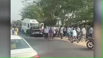 ഗുണ്ടൽപേട്ടിൽ കാറും ട്രാവലറും കൂട്ടിയിടിച്ച് അപകടം: രണ്ട് മലയാളികൾ മരിച്ചു