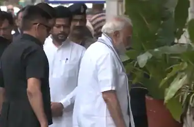 പ്രധാനമന്ത്രി അഹമ്മദാബാദിൽ, ആശുപത്രിയിലെത്തി പരിക്കേറ്റവരെ കണ്ടു; അപകട സ്ഥലവും സന്ദർശിച്ചു