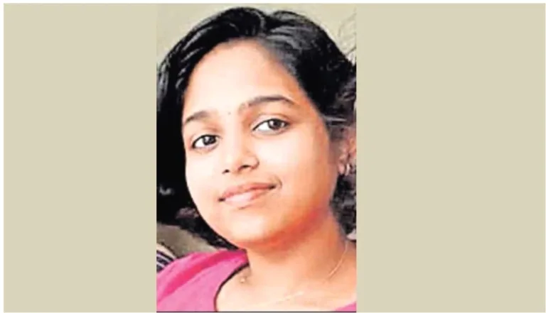 കടലുണ്ടിയിൽ ട്രെയിനിറങ്ങി പ്ലാറ്റ്‌ഫോമിലേക്ക് കടക്കുന്നതിനിടെ മറ്റൊരു ട്രെയിനിടിച്ച് വിദ്യാര്‍ത്ഥിനി മരിച്ചു