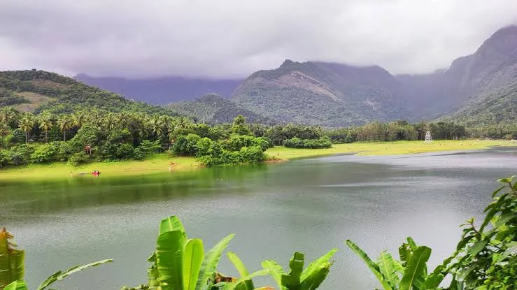 കക്കയം പഞ്ചവടി പുഴയില്‍ യുവാവ് ഒഴുക്കില്‍പ്പെട്ടു.