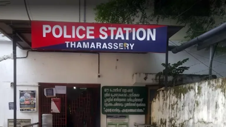 വി എസിനെ അധിക്ഷേപിച്ച് പോസ്റ്റ്: കേസെടുത്ത് പൊലീസ്