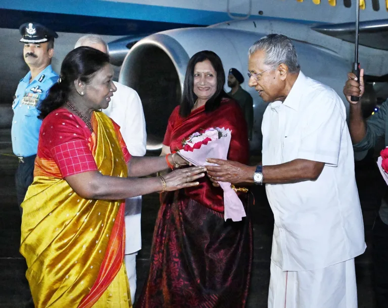 നാല് ദിവസത്തെ സന്ദര്‍ശനത്തിനായി രാഷ്ട്രപതി കേരളത്തിലെത്തി; നാളെ ശബരിമലയില്‍