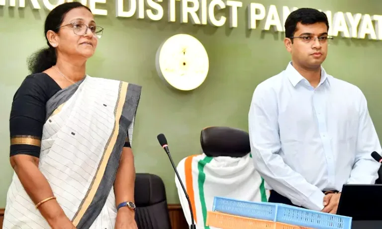 ജി​ല്ല പ​ഞ്ചാ​യ​ത്ത്; പ്ര​സി​ഡ​ന്റും വൈ​സ് പ്ര​സി​ഡ​ന്റും സ്ഥാ​ന​മേ​റ്റു