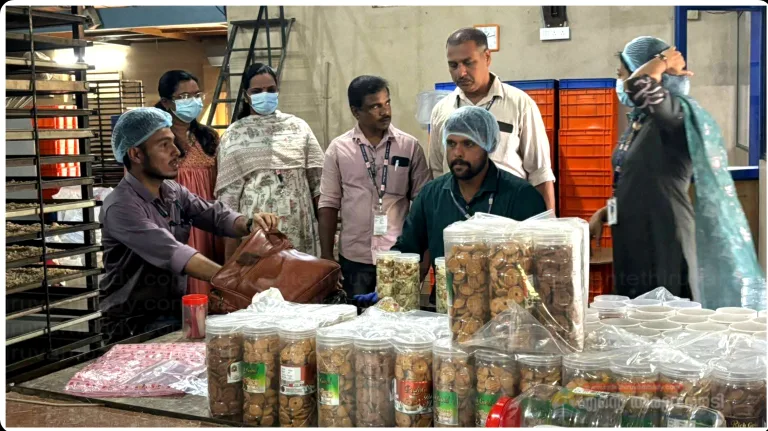 പഴകിയ ഭക്ഷ്യവസ്തുക്കള്‍ സൂക്ഷിച്ച സ്ഥാപനം അടച്ചുപൂട്ടി