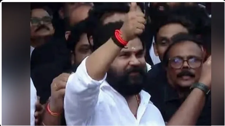 ഇത്രയും നാള്‍ നിങ്ങള്‍ സംസാരിച്ചില്ലേ, ഇനി ഞാൻ സംസാരിച്ചോട്ടെ, ക്രിമിനല്‍ ഗൂഢാലോചനയുണ്ട്, എൻ്റെ കരിയര്‍ തകര്‍ത്തു’: എല്ലാവര്‍ക്കും നന്ദിയറിയിച്ച്‌, നടൻ ദിലീപ്