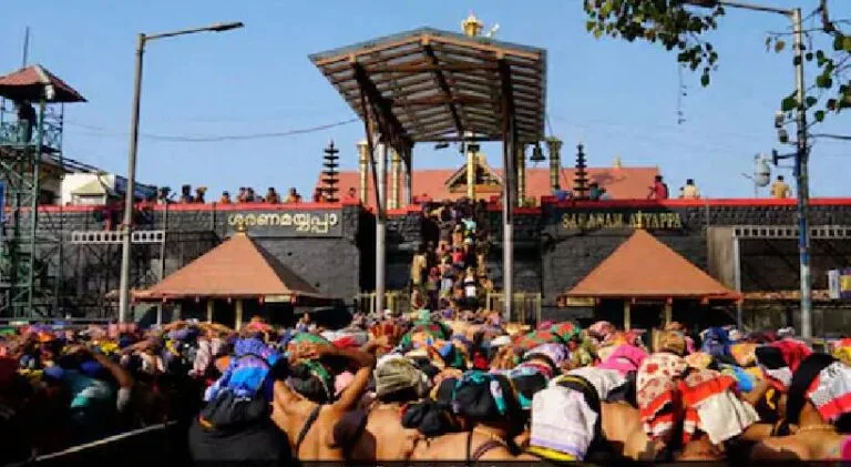 സന്നിധാനത്തേക്ക് ഒ‍ഴുകിയെത്തി തീർഥാടകർ; ഒരുമാസം പിന്നിടുമ്പോൾ മല ചവിട്ടിയത് 28 ലക്ഷം പേർ