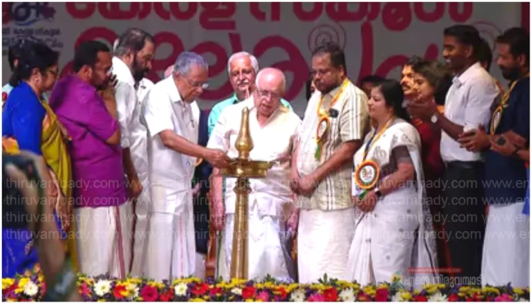 കലോത്സവത്തിന് പൂര പ്രഭയിൽ തുടക്കം
