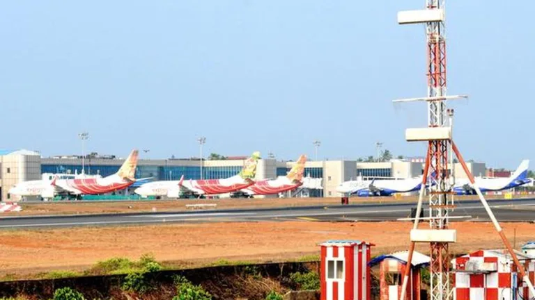 യാത്രക്കാരുടെ ശ്രദ്ധയ്ക്ക്,വിമാനങ്ങൾ കൂട്ടത്തോടെ റദ്ദാക്കി, നെടുമ്പാശേരിയിലും കരിപ്പൂരിലും  സർവീസുകൾ റദ്ദാക്കി