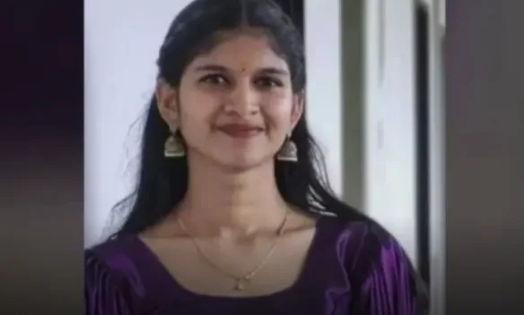 വിദ്യാർഥിനിയെ വീടിനകത്ത് മരിച്ചനിലയിൽ കണ്ടെത്തിയ സംഭവത്തിൽ ദുരൂഹത; മൃതദേഹത്തിൽ മുറിപ്പാടുകൾ