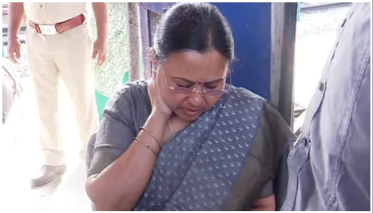 കെ എസ് യു പ്രതിഷേധത്തിനിടെ ആരോഗ്യമന്ത്രിക്ക് പരിക്ക്, ആശുപത്രിയിലേക്ക് മാറ്റി