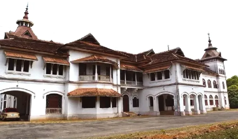 കവടിയാർ കൊട്ടാരത്തിൽ രണ്ട് കോടിയുടെ വൻ കവർച്ച