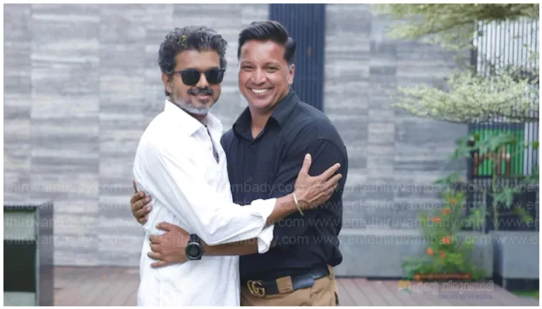 വിജയിനൊപ്പം ഇടത്തും വലത്തും ഒരു മലയാളി; നയീം മൂസ