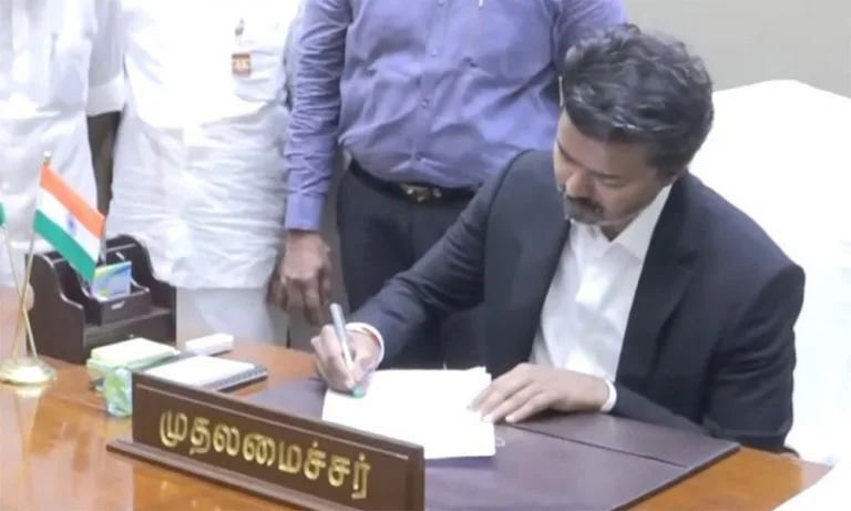 അഞ്ച് സുപ്രധാന ഉത്തരവുകളിൽ ഒപ്പുവെച്ച് മുഖ്യമന്ത്രി വിജയ്