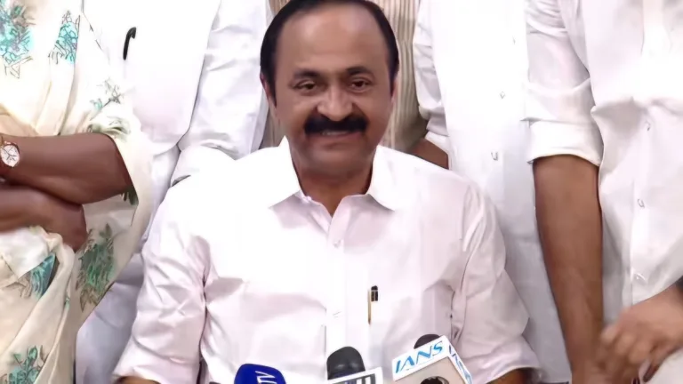 പൊതുജനങ്ങളെ വഴിയിൽ തടയരുത്, അനാവശ്യ സുരക്ഷ വേണ്ട; ഡിജിപിക്ക് കർശന നിർദ്ദേശം നൽകി വി ഡി സതീശൻ