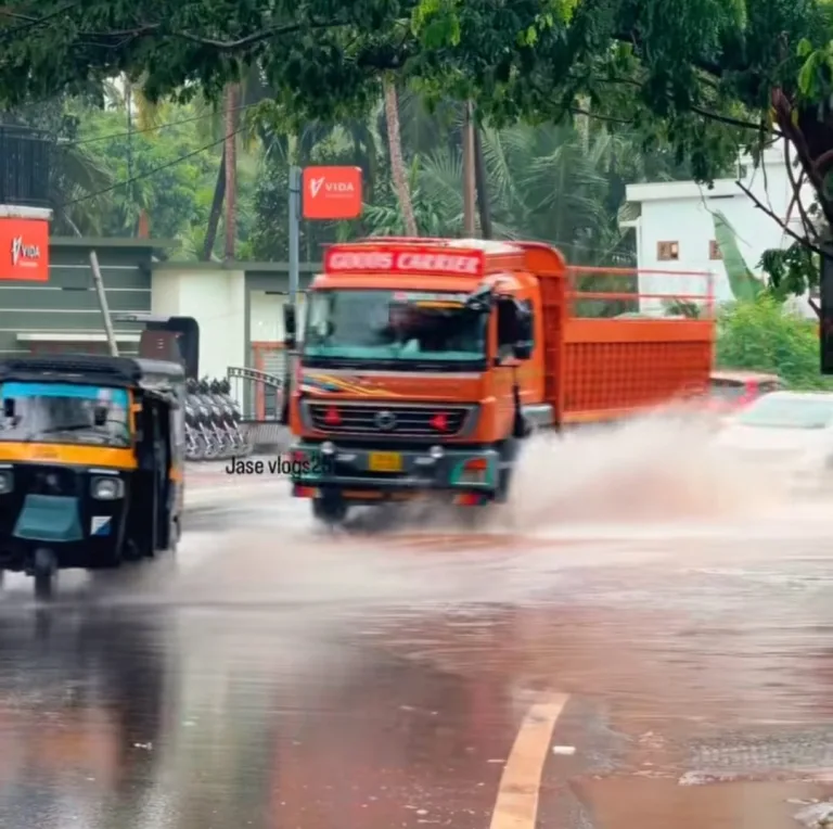 ദേശീയപാതയിൽ വെള്ളക്കെട്ട് രൂക്ഷം: പടനിലം വളവ് അപകടക്കെണിയാകുന്നു.