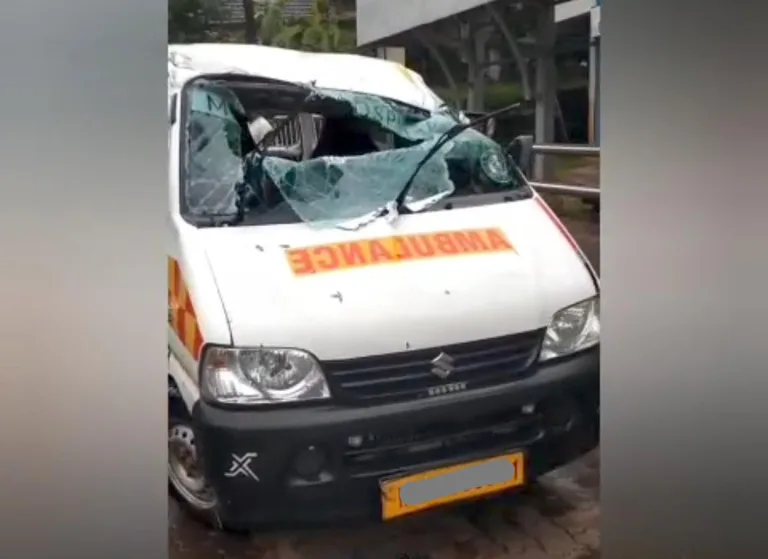 കോഴിക്കോട് ആംബുലൻസ് മറിഞ്ഞ് വയോധിക മരിച്ചു; അപകടം കുന്നമംഗലം കോട്ടാംപ്പറമ്പിൽ